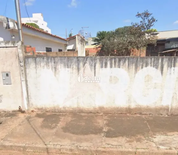 Terreno disponível para venda no bairro Tubalina em Uberlândia - MG.