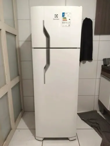 Geladeira 260L. Electrolux