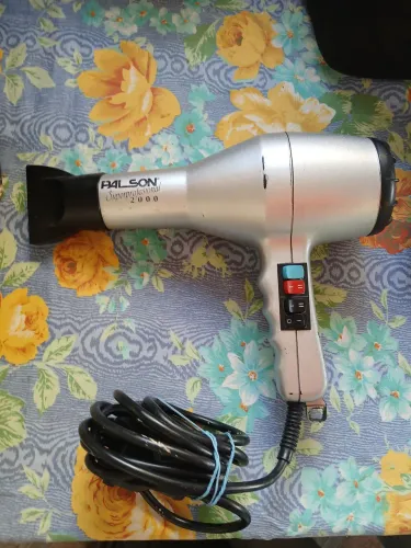 Secadora de cabelo com fio muito grande e em ótimo estado 220volts