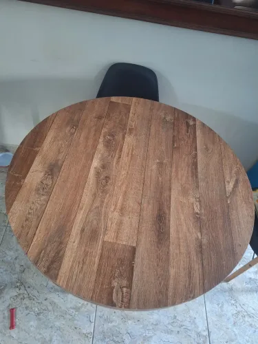 Mesa com pé palito