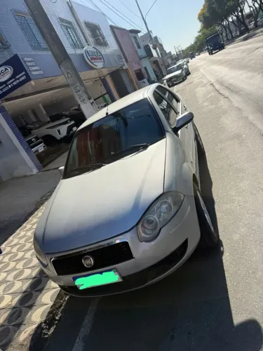 Fiat Siena HLX 1.8 MPI Flex 8V 4P 2010