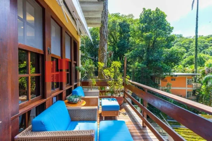 Casa em Condomínio - São Conrado