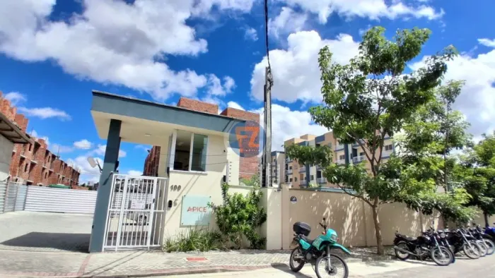 Locação de Apartamentos / Padrão na cidade de Fortaleza