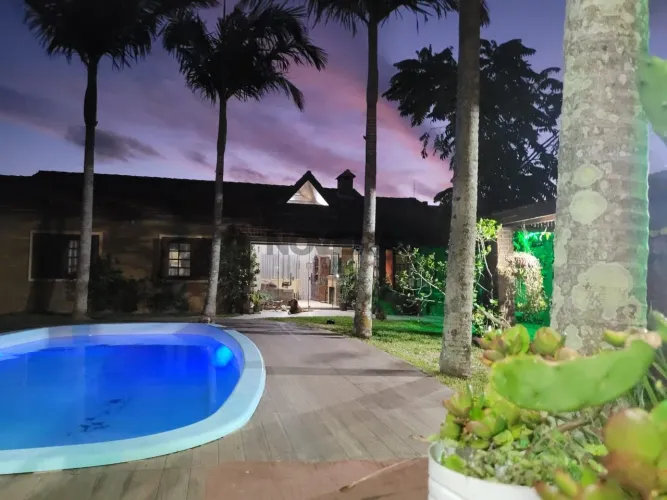 Casa 4 dormitórios à venda Laranjal Pelotas/RS