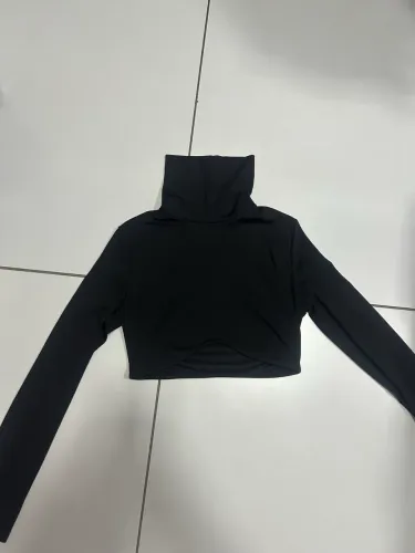 CROPPED DE FRIO COM DETALHE 