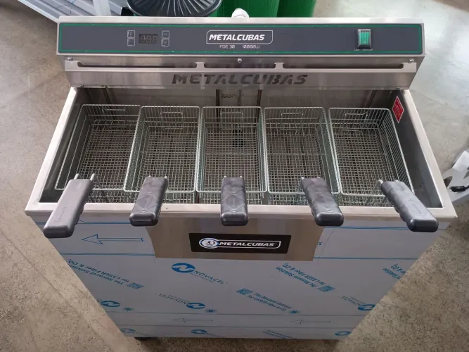 Fritadeira Elétrica Zona Fria 5 Cestos FOE 30 Litros 10000W 220V - MetalCubas 