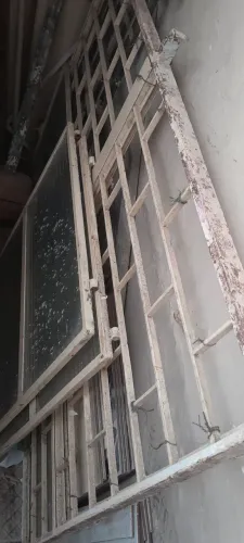Janela de ferro completa