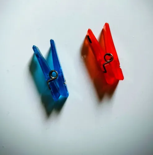 Mini pregador multiuso com imã 