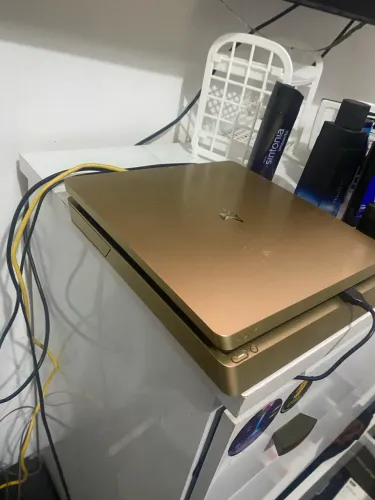 Ps4 slim dourado 1tb