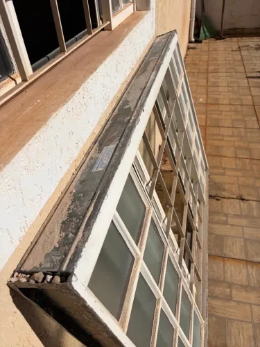 Janela para cozinha de ferro e vidro