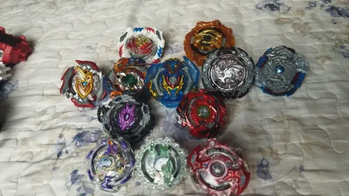 LOT DE BEYBLADE BURST TAKARA TOMY