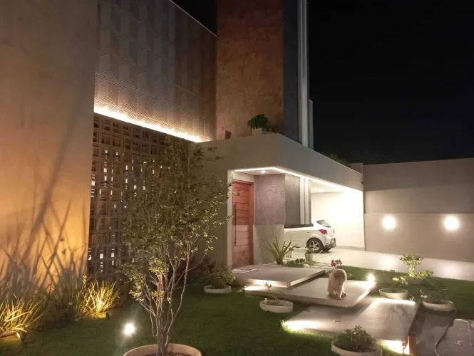 CASA EM RUA PÚBLICA - ARUANA [32323]