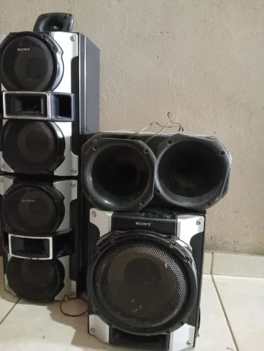 Caixas de som com auto falante de 8 &6 Sony uma caixa com corneta e , tweeter