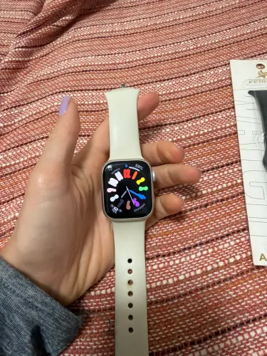 Apple Watch 7 star light