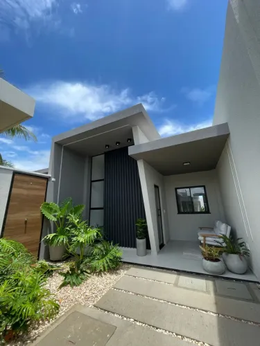 Linda Casa em Rua Privativa no Eusébio