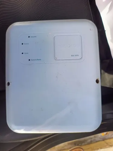 Carcaça central de cerca elétrica Intelbras ELC5001 só as duas partes plásticas 