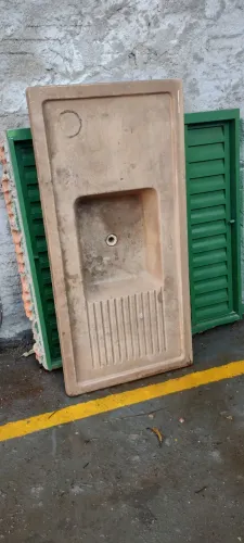 Janela veneziana grátis uma pia