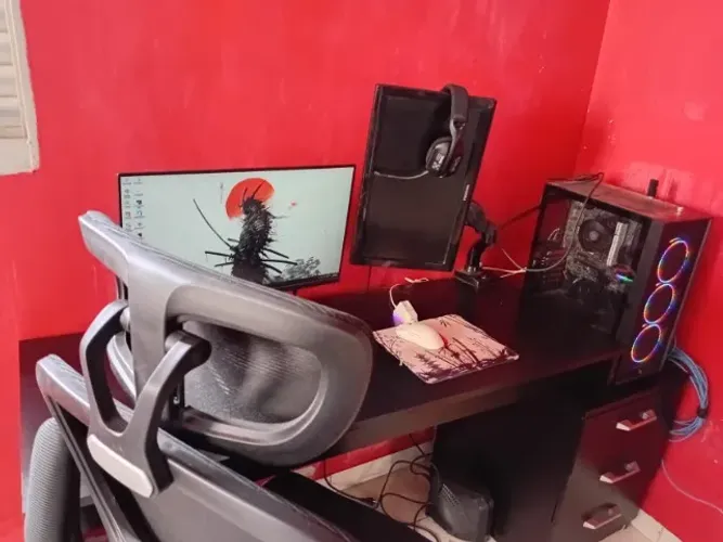 Setup Gamer Completo Ryzen 5 5600GT + Monitor 180Hz + Mesa e Cadeira - ACEITO PROPOSTA