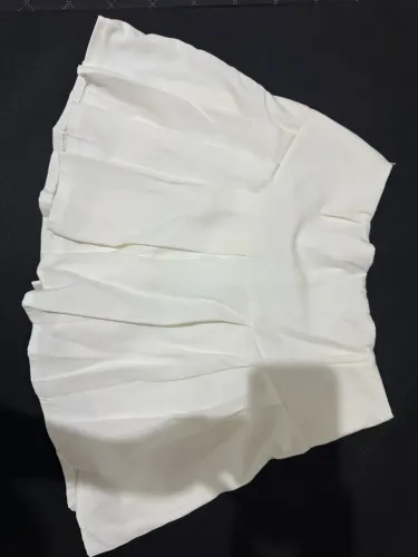 Vendo saia  balonê e short saia de couro 
