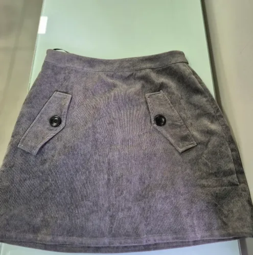 Saia feminina estilo alfaiataria, pouquíssimo uso, cinza