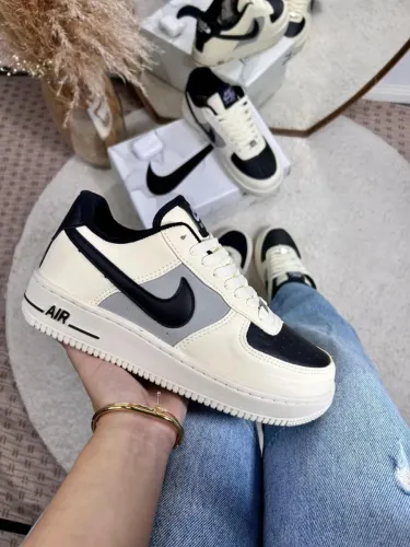 TENIS LINHA PREMIUM NIKE<br><br>NUM: 38/39/40/41/42/43<br><br>? ATACADO 01 PEÇA: 130,00