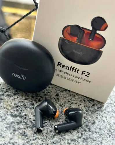 Fone Realfit F2 - Exelente qualidade de som, até 12 h de músicas, compacto p/ o dia a dia