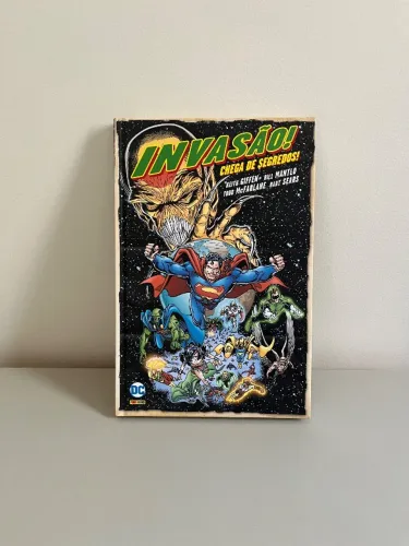 DC Comics - Invasão (Capa dura)