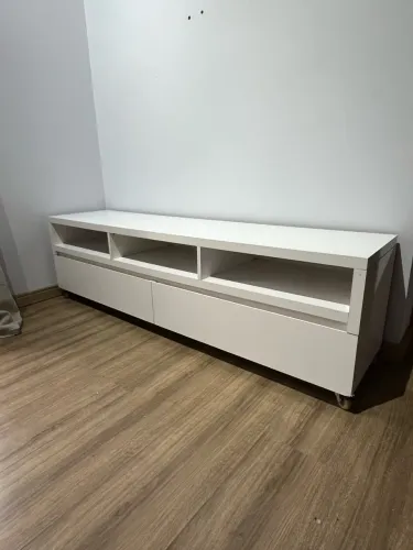 Rack branco de sala com Rodinha