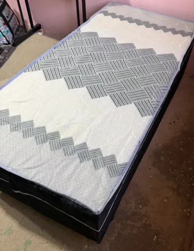 Cama Box solteiro moça sem uso