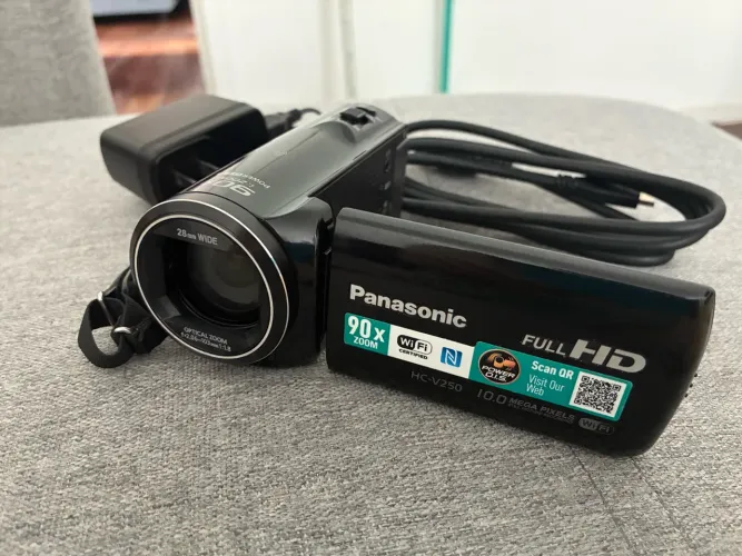 Panasonic Full HD HC-V250