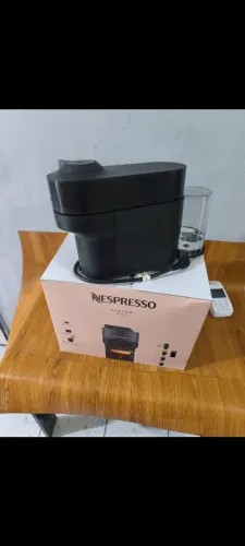 Cafeteira Nespresso nova na caixa