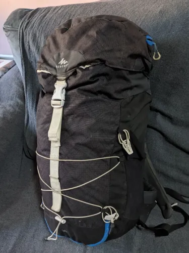 Mochila trilha quechua 30L Decathlon trekking montanha acampamento viagem
