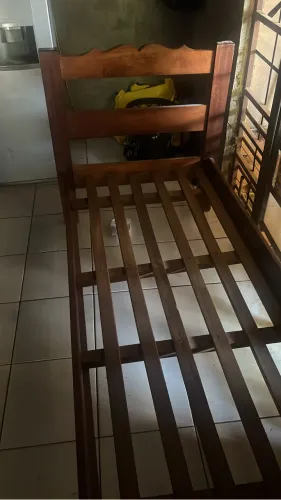 Cama de Madeira maciça Solteiro