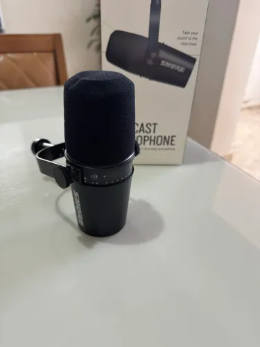 Microfone Shure MV7 (USB + XLR)