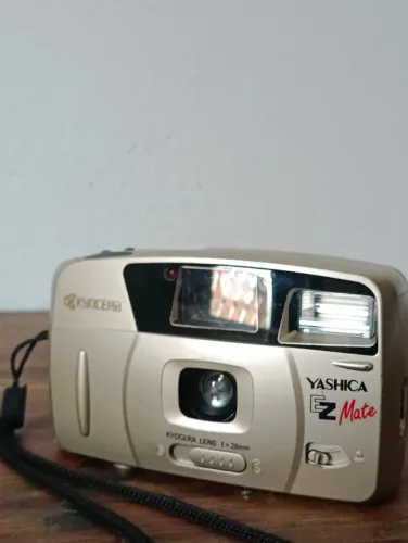 Câmera fotográfica yashica
