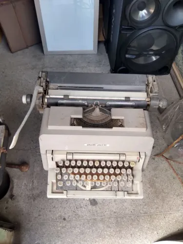 Máquina de Escrever Olivetti Linea 98 Antigus