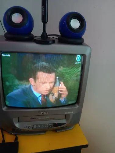 TV 14 P vídeo cassete integrado