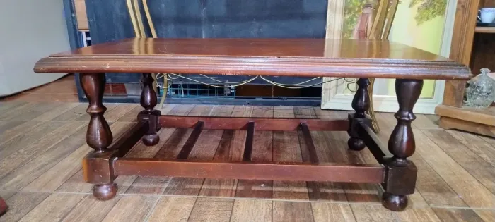 Mesa de centro rústica de imbuia