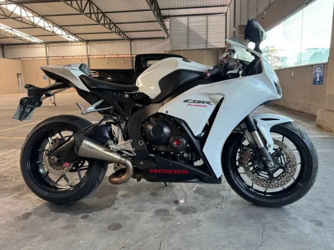 Cbr 1000 rr fireblade 2014 ( leia anuncio)