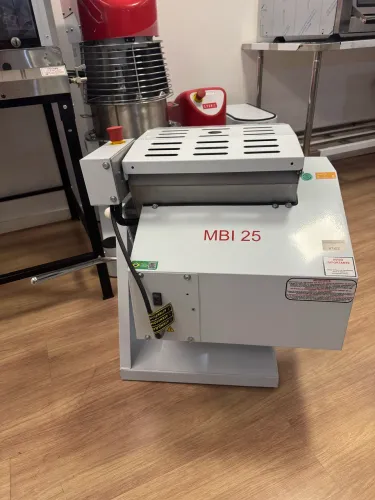 Amassadeira semi rapida 25kg basculante massa pizza,pães,biscoitos Nova