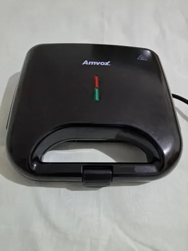 Sanduícheira 110v - funcionando perfeitamente. Vendo por mudança de endereço 