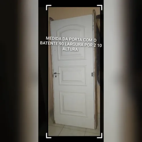 Linda porta de madeira com o batente 550, esse valor é até sexta feira 