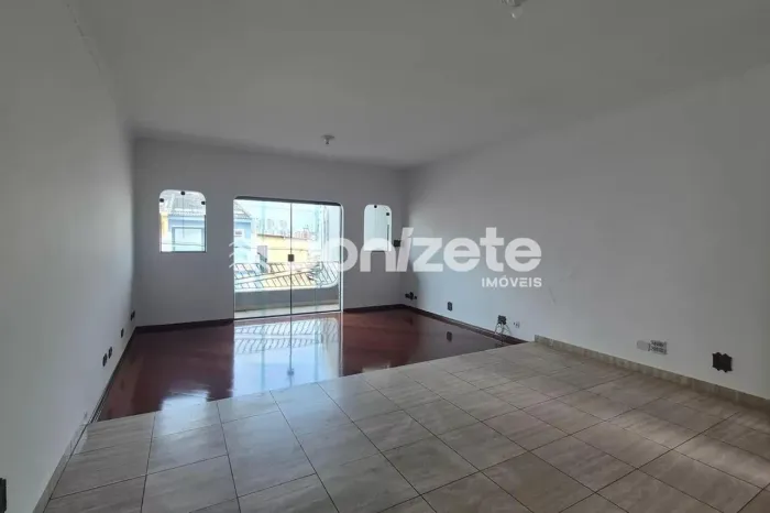 Sobrado Residencial à Venda em Pinheirinho, Santo André 276 m² Internos, 150 m² de Terren