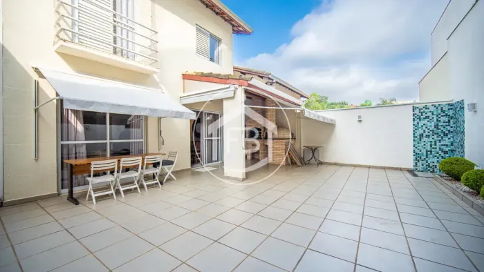 Sobrado à venda na Granja Viana - 178m² | 3 suítes | 4 vagas - Pinus Park - SP