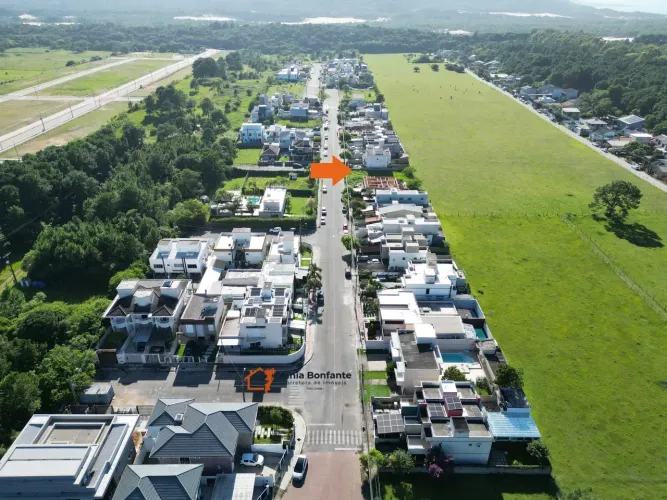 Imóvel para venda tem 450 metros quadrados em São João do Rio Vermelho - Florianópolis - S