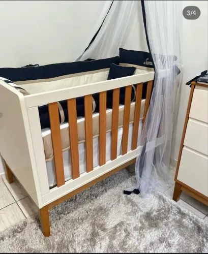 Berço evolutivo branco com colchão