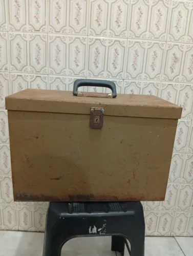 Caixa De Ferramentas Antiga De Metal - Baú Organizador Vintage Industrial
