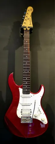 Guitarra Yamaha Pacifica PAC012 Candy Apple Red