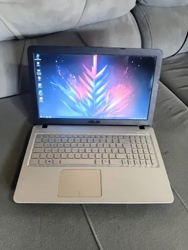 Notebook Asus Core i3/Com HD de 1TB/4GB de RAM/Windows 10/Tela de 15/Funcionando tudo !!
