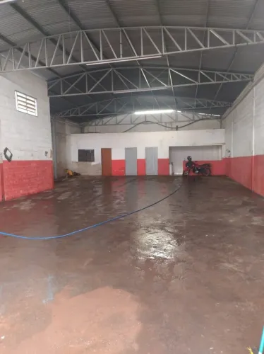 Aluga-se salao comercial na zona leste ,otima localizaçao
